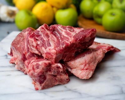 Свинина на кости охлаждённая 1 кг - купить в Малой Арешевке